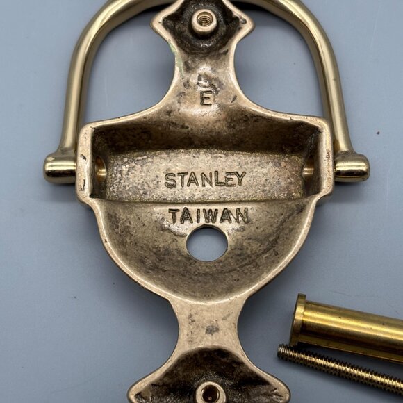 Vintage Stanley Brass Door Knocker With Classic Urn Shape Made In Taiwan - Picture 7 of 8
